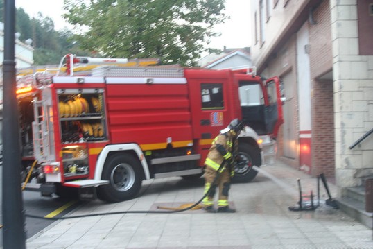 La Sindical: El fuego y ruina. bomberos - La Sindical: El fuego y ruina.
